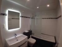 Studio flambant neuf, calme & balcon - B&B Strasbourg