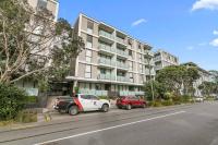 Two Bedroom Apartment - Pool, Gym & Free Parking! - B&B Auckland