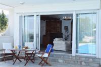 Antorina Beachfront Villas with Private Pools - B&B Kamari