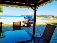 Retro Beach House - B&B Nea Peramos