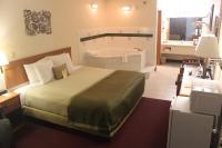 Zimmer mit Kingsize-Bett und Whirlpool