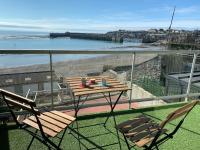 UN BALCON SUR LA MER, ACCES DIRECT A LA PLAGE - Ferienwohnung