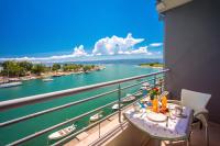 Apartment with Balcony and Sea View