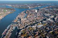 LUXE TOPLOCATIE! Monument hartje centrum Dordrecht, 2 badkamers, 2 keukens, tuintje (10 personen) - Bed and Breakfast