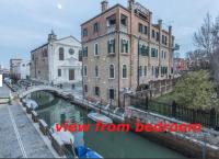 Susy Biennale Apartment - Canal View and Garden - B&B Venecia
