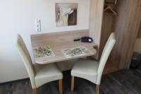 Tweepersoonskamer met 2 Aparte Bedden en Douche
