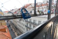 JOIVY Chiado Self Check-In 2-BR Flat with Parking - B&B Lisbona