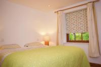 King Room with Roll-In Shower - Disability Access