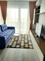 HappyHome Central Deluxe Apartments - Bed and Breakfast