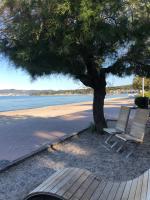 Appartement la Frégate avec terrasse à 100m de la plage - Chambres d’hôtes