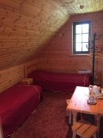 Tweepersoonskamer met 2 Aparte Bedden en Gedeelde Badkamer