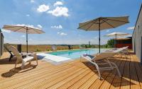 Chalet de charme climatisé, son Jacuzzi - SPA privatif et la piscine de la Maison Bleue du Gers - B&B Savignac-Mona