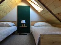 Kleine Tweepersoonskamer met 2 Aparte Bedden
