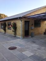 Bramming city privat overnatning , ingen morgenmad - Bed and Breakfast