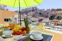 B&B Marseille - Au Vallon -Terrasse de Rêve sur le Vieux Port - Bed and Breakfast Marseille