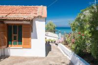 Poli's Beach House - Bed and Breakfast