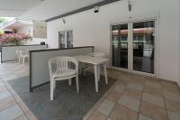 Studio Ground Floor with 1 Double and 2 Single Beds (4 Adults)
