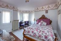 Zimmer mit Queensize-Bett und Balkon
