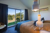 Apartment with Mountain View