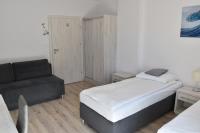 Vierbettzimmer mit Balkon