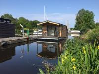 Houseboat One-Bedroom 01