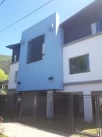 Depto Centrico con pequeño jardin y parrilla - Chambres d’hôtes San Martín de los Andes