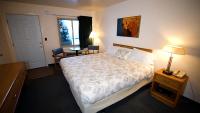 Habitación con cama grande