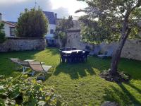 GITE IZALIN AVEC SPA A 20 min du Puy du Fou - B&B