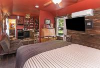 Deluxe Queen Studio with Kitchenette #5