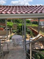Apartamento de 1 dormitorio con patio - Planta baja