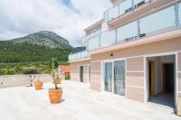 Villa Nikola - pool side apartments - B&B