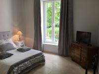 Camera Matrimoniale con Vista Giardino