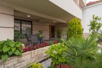 Bitrak Guest House - B&B