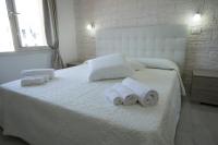 Zimmer mit Queensize-Bett und Balkon