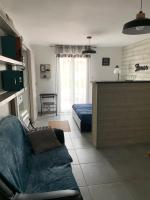 Gite les Combes Terrasse 01340 ETREZ - B&B Étrez