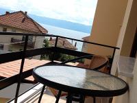 Apartment with Lake View