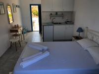 Studio mit seitlichem Meerblick