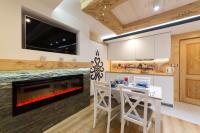 Deluxe Apartment with Fireplace and with Mountain View