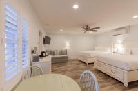 Chambre Lit Queen-Size - Vue sur Piscine