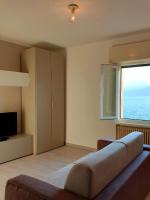 Apartment with Lake View
