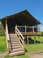 Brackenhill Glamping - Safari Tent with Hot Tub - Chambres d'hôtes Ivybridge