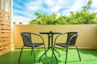 Zimmer mit Queensize-Bett und Balkon