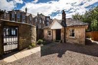 Trinity Lodge, House with the private garden in Edinburgh - B&B