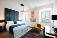 Zimmer mit Kingsize-Bett und Meerblick