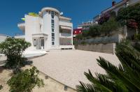 Apartments Bila Villa - Bed and Breakfast Podstrana