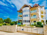 Apartments Home & Garden Lavanda - B&B Brodarica