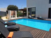 B&B Albufeira - Albufeira Oura Beach V4 Villa Marisa with private Pool - Bed and Breakfast Albufeira