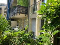 Sonnige Wohnung im Zentrum mit Terrasse u Tiefgarage - Netflix & Prime - Chambres d'hôtes Leipzig