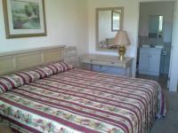 Habitación con cama extragrande.