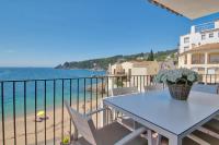 Exclusive Position Front Line Apartments Calau - Chambres d’hôtes Calella de Palafrugell